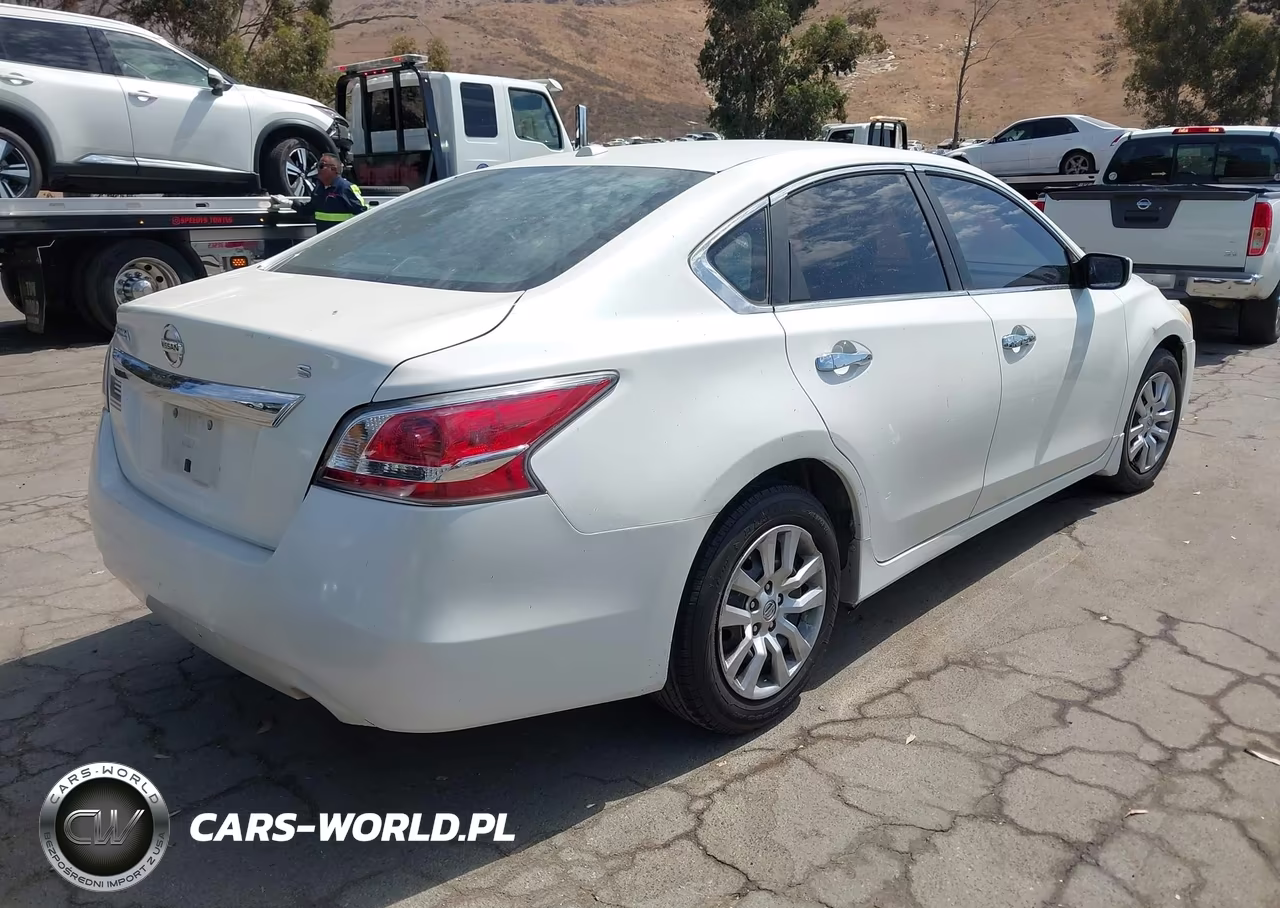2015 Nissan Altima 2.5 S VIN:1N4AL3AP7FC420327 - 4