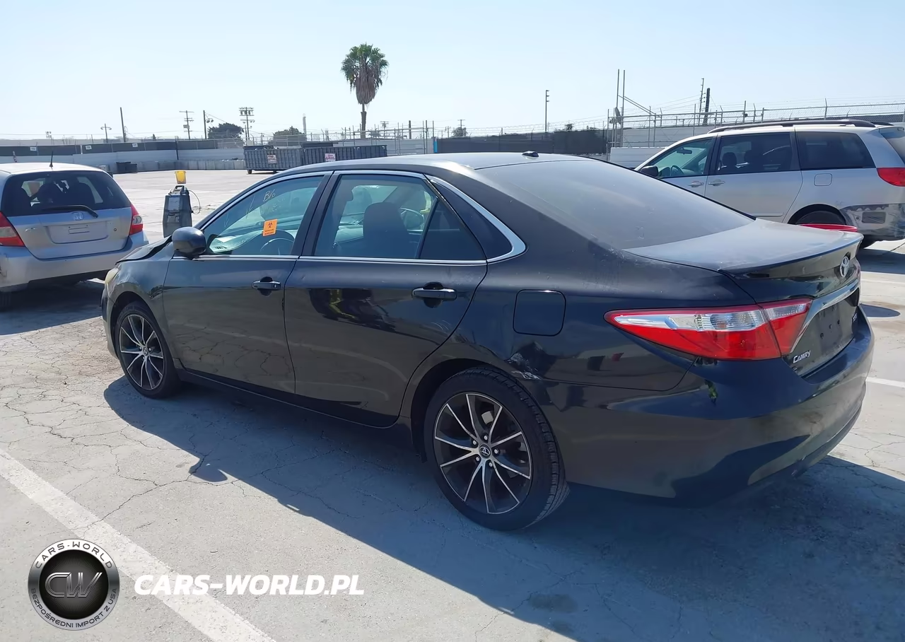 2017 Toyota Camry Xse VIN:4T1BF1FK3HU617589 - 3
