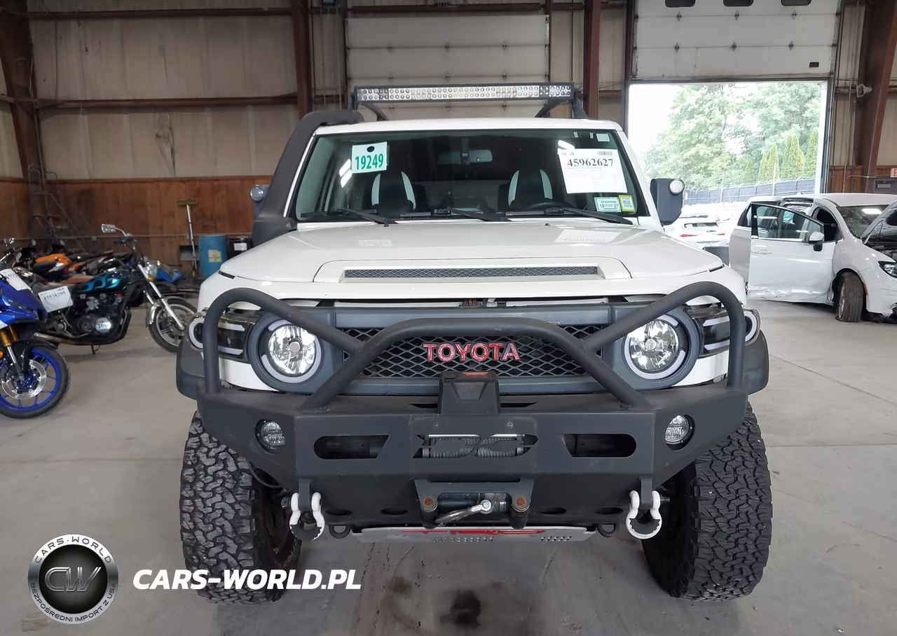 2012 Toyota Fj Cruiser VIN:JTEBU4BF9CK135679 - 12