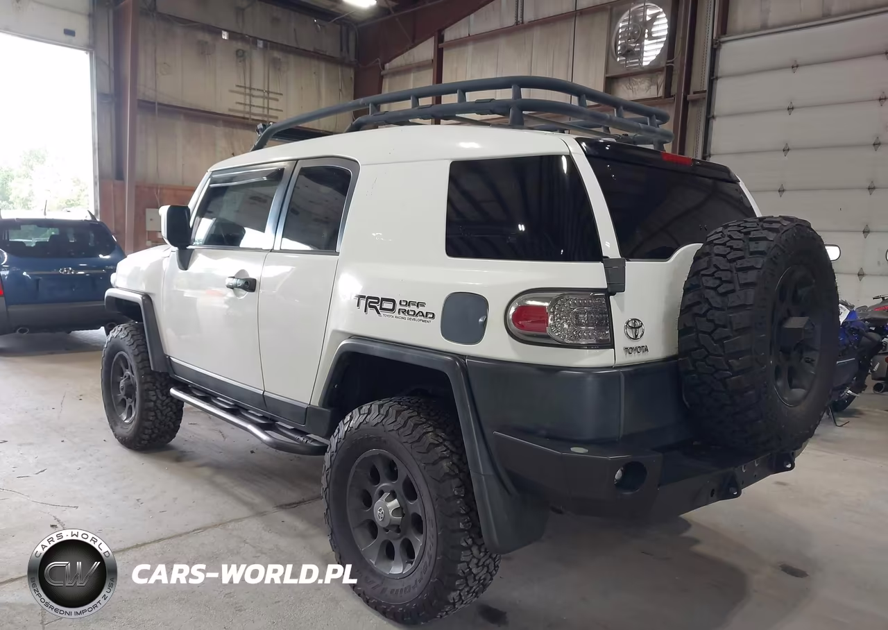 2012 Toyota Fj Cruiser VIN:JTEBU4BF9CK135679 - 3