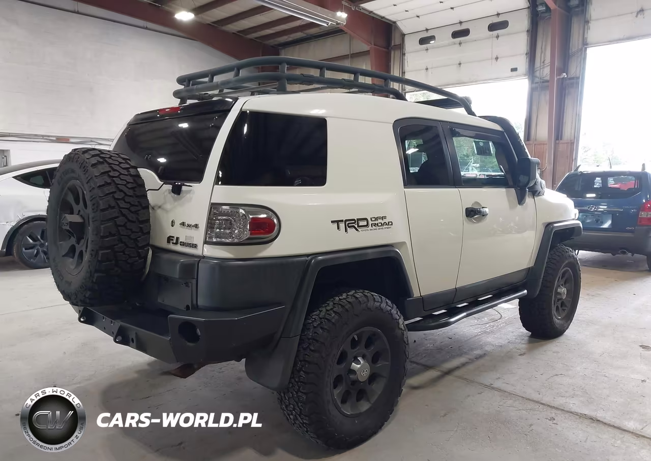 2012 Toyota Fj Cruiser VIN:JTEBU4BF9CK135679 - 4