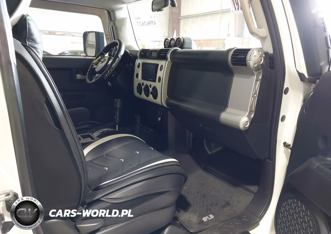 2012 Toyota Fj Cruiser VIN:JTEBU4BF9CK135679 - 5