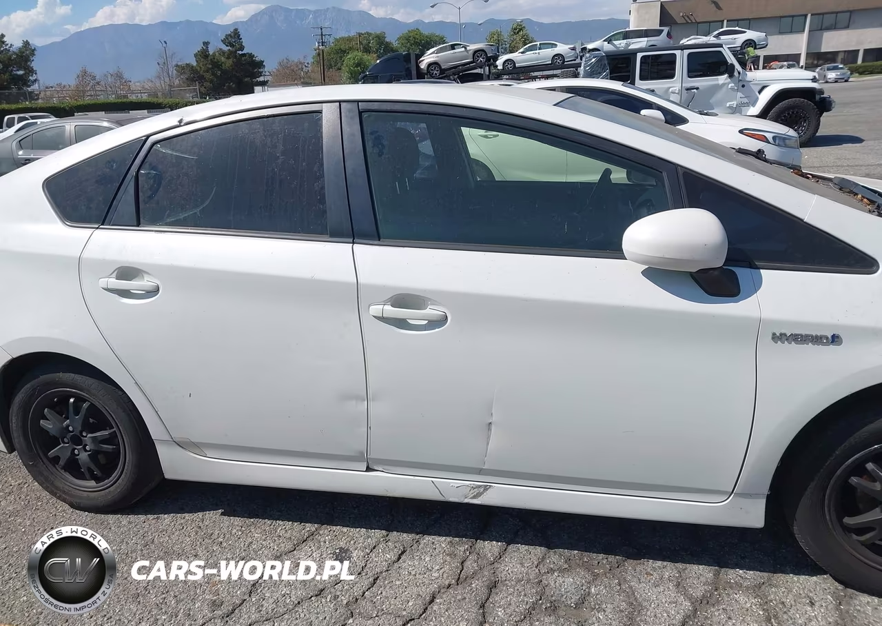 2014 Toyota Prius Two VIN:JTDKN3DU7E1815287 - 13