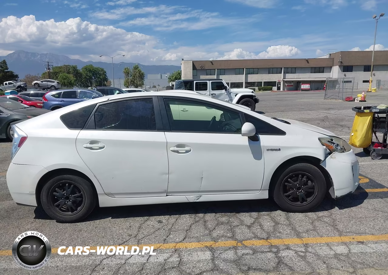 2014 Toyota Prius Two VIN:JTDKN3DU7E1815287 - 15