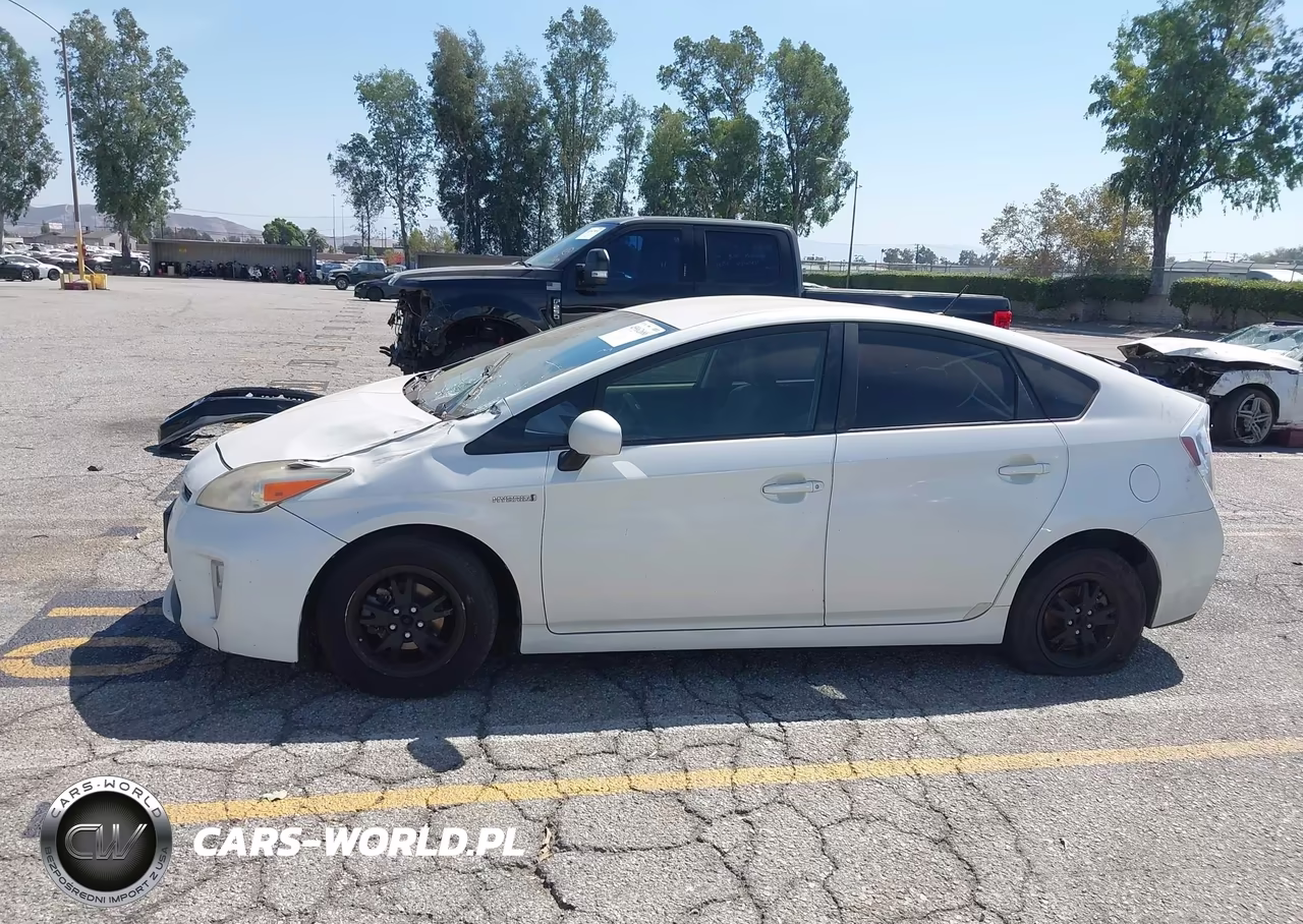 2014 Toyota Prius Two VIN:JTDKN3DU7E1815287 - 16