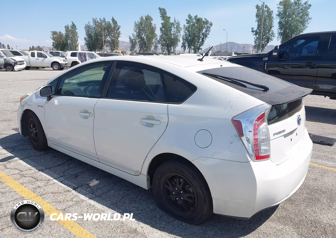 2014 Toyota Prius Two VIN:JTDKN3DU7E1815287 - 3