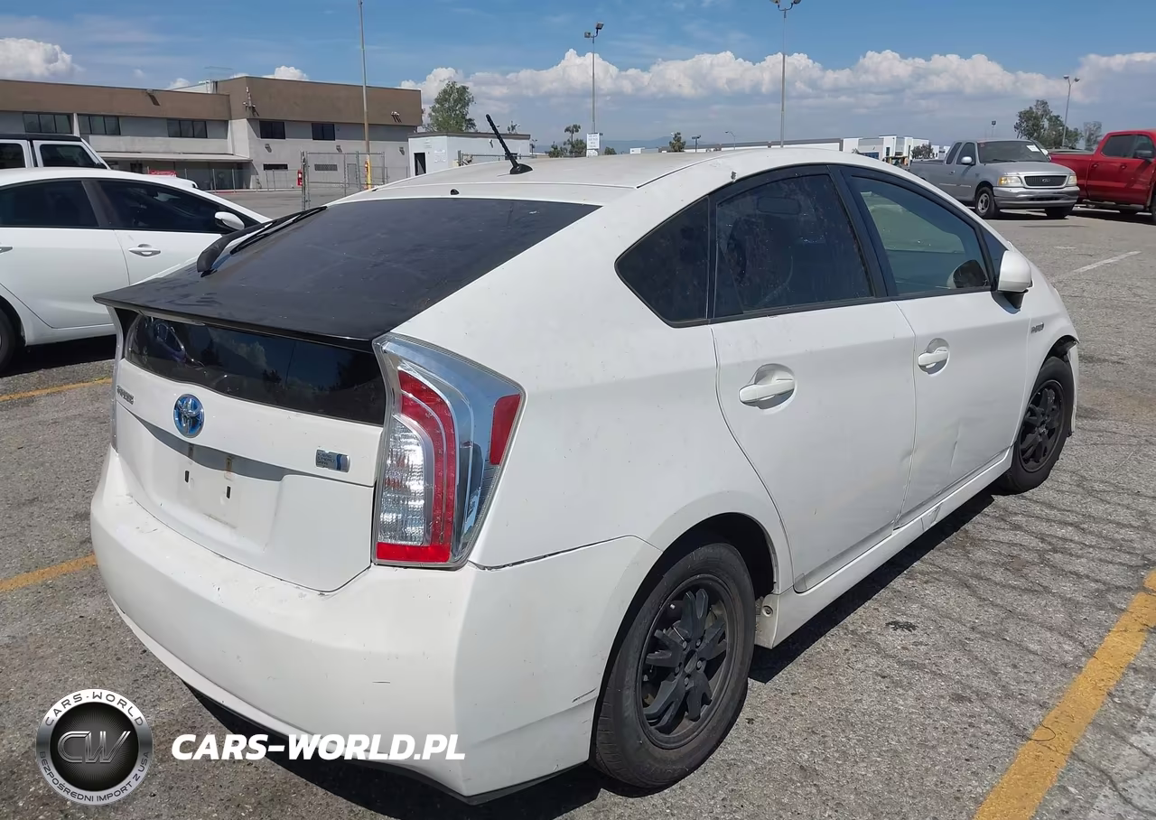 2014 Toyota Prius Two VIN:JTDKN3DU7E1815287 - 4