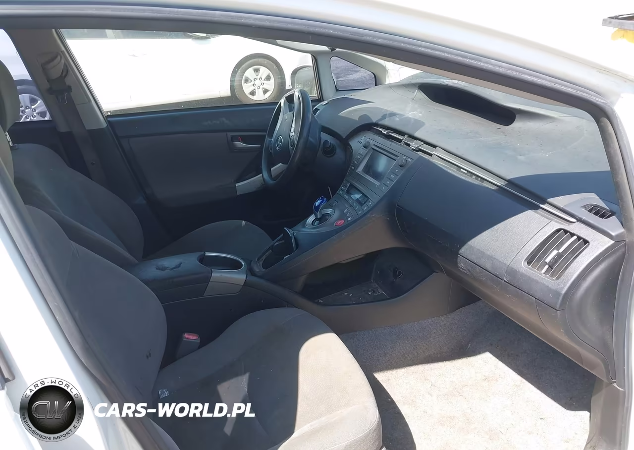 2014 Toyota Prius Two VIN:JTDKN3DU7E1815287 - 5