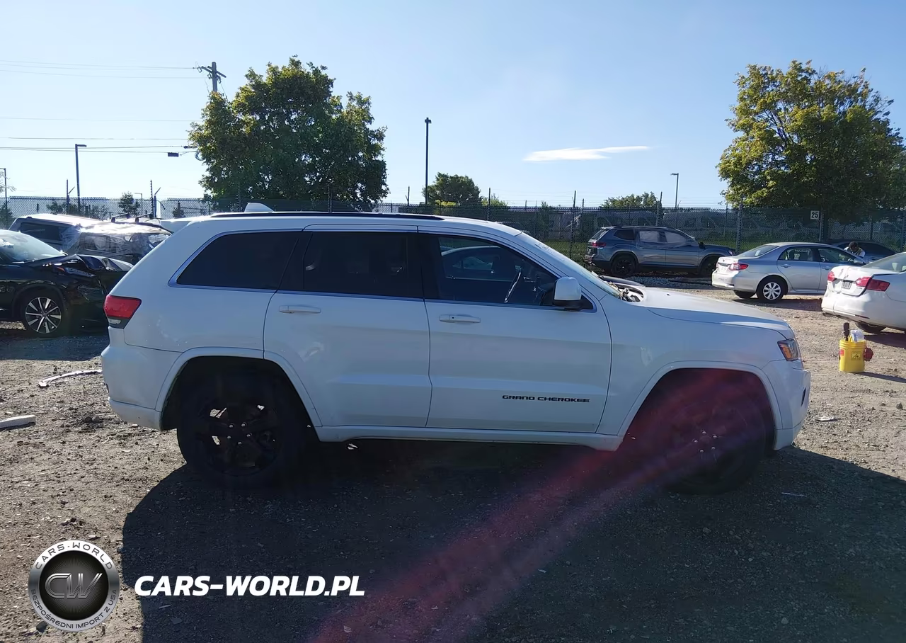 2015 Jeep Grand Cherokee Altitude VIN:1C4RJFAG8FC698061 - 13