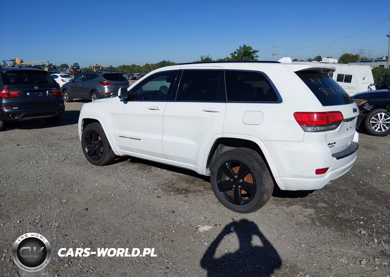 2015 Jeep Grand Cherokee Altitude VIN:1C4RJFAG8FC698061 - 3
