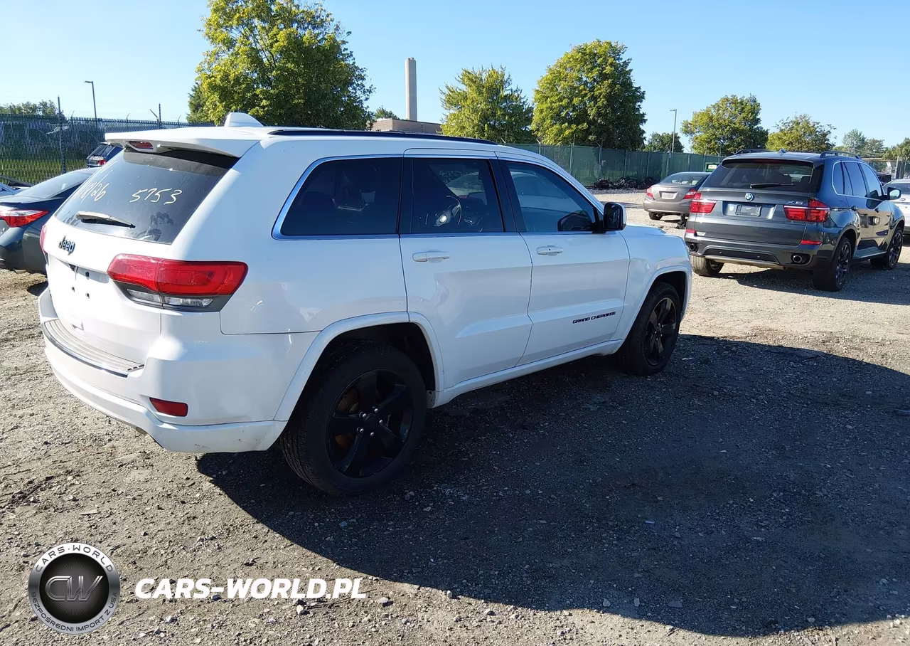 2015 Jeep Grand Cherokee Altitude VIN:1C4RJFAG8FC698061 - 4