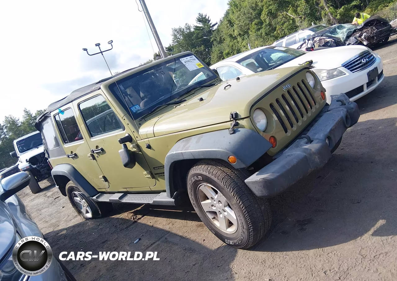 2013 Jeep Wrangler Unlimited Sport VIN:1C4BJWDGXDL634145 - 13