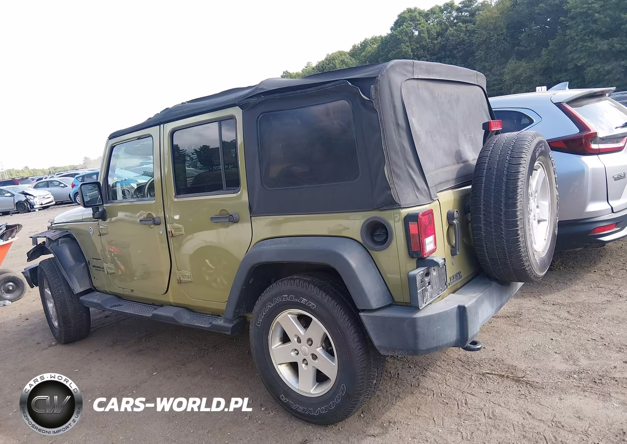 2013 Jeep Wrangler Unlimited Sport VIN:1C4BJWDGXDL634145 - 14