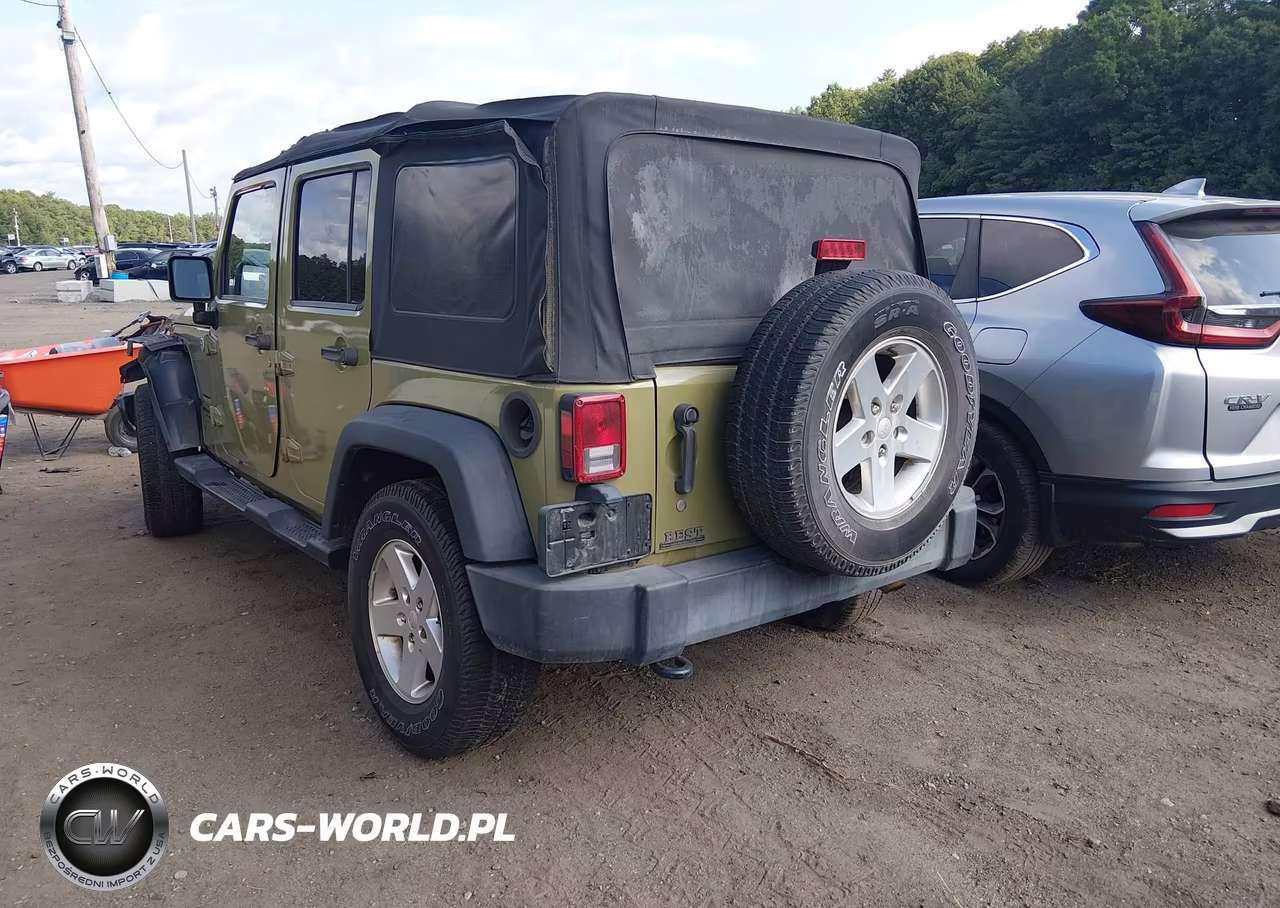 2013 Jeep Wrangler Unlimited Sport VIN:1C4BJWDGXDL634145 - 3