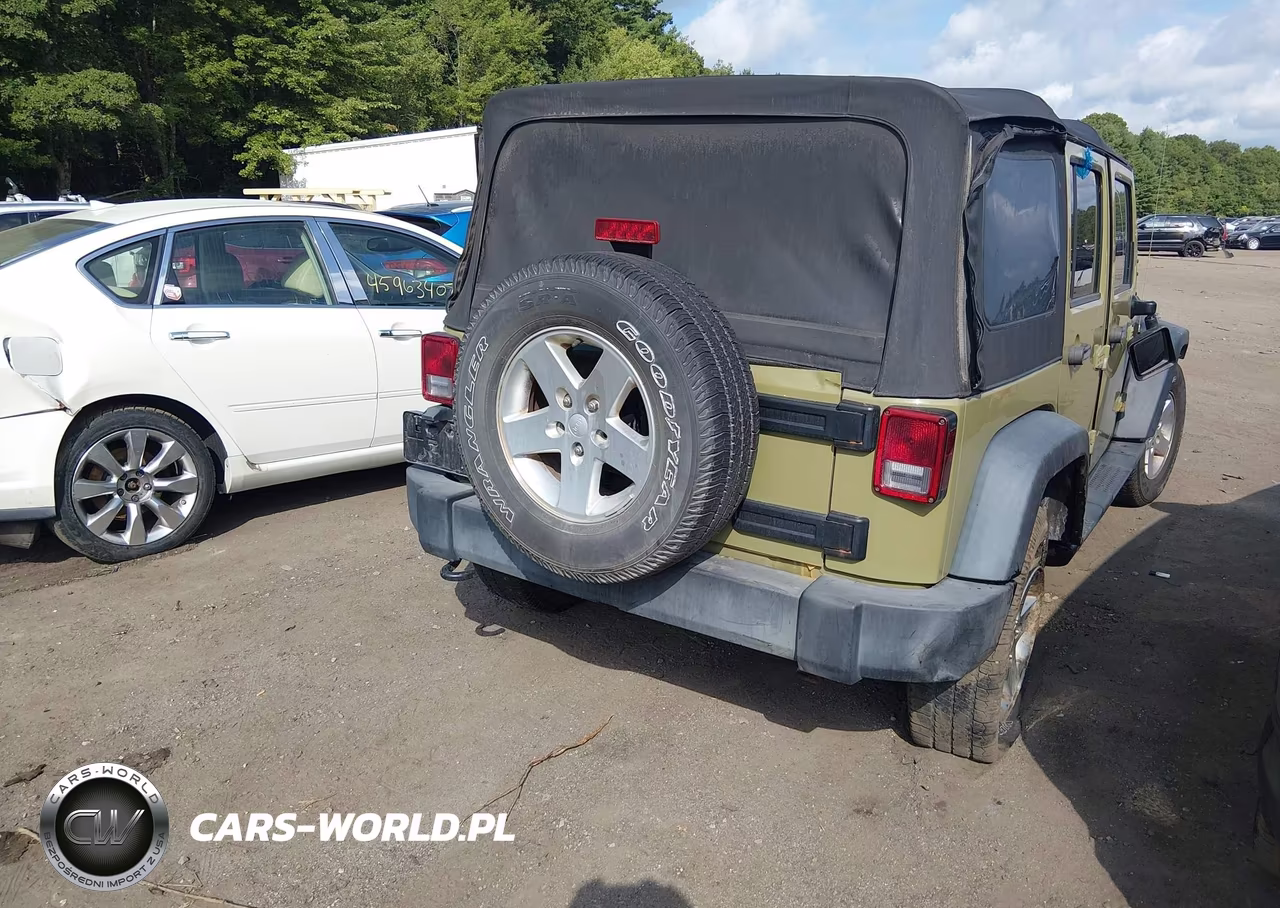 2013 Jeep Wrangler Unlimited Sport VIN:1C4BJWDGXDL634145 - 4
