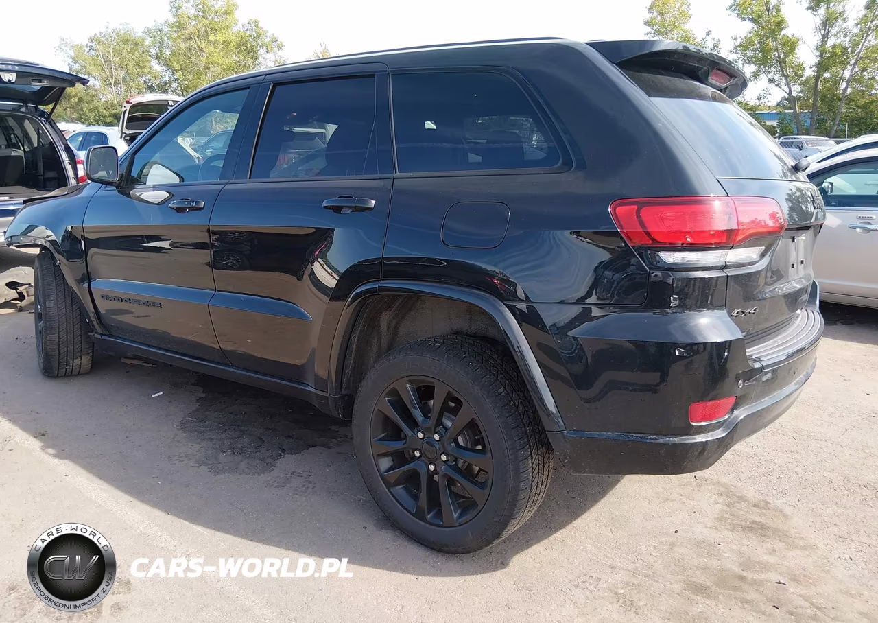 2018 Jeep Grand Cherokee Altitude 4X4 VIN:1C4RJFAG6JC223114 - 3