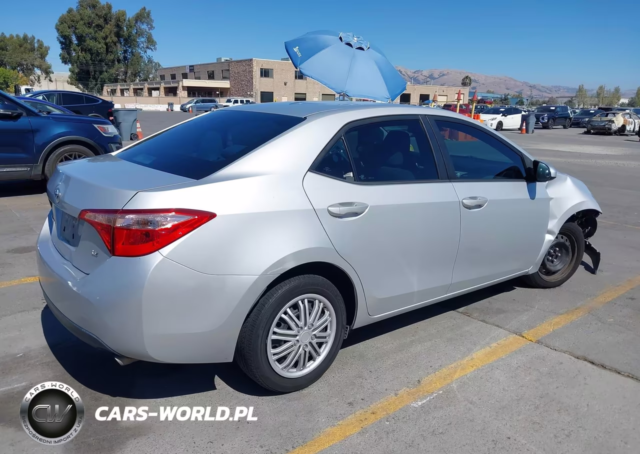 2017 Toyota Corolla Le VIN:2T1BURHE7HC778492 - 4