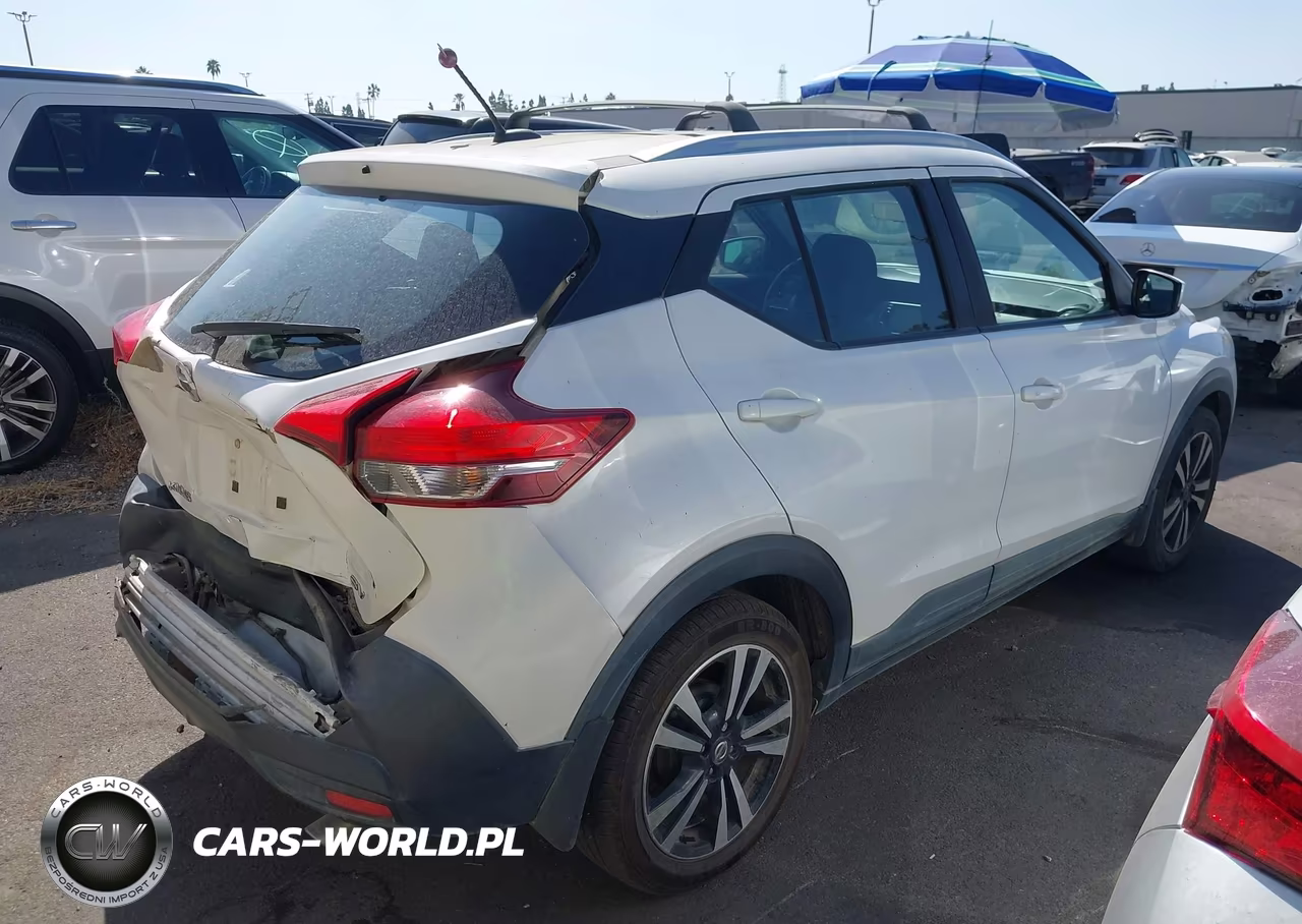 2019 Nissan Kicks Sv VIN:3N1CP5CU8KL540449 - 4
