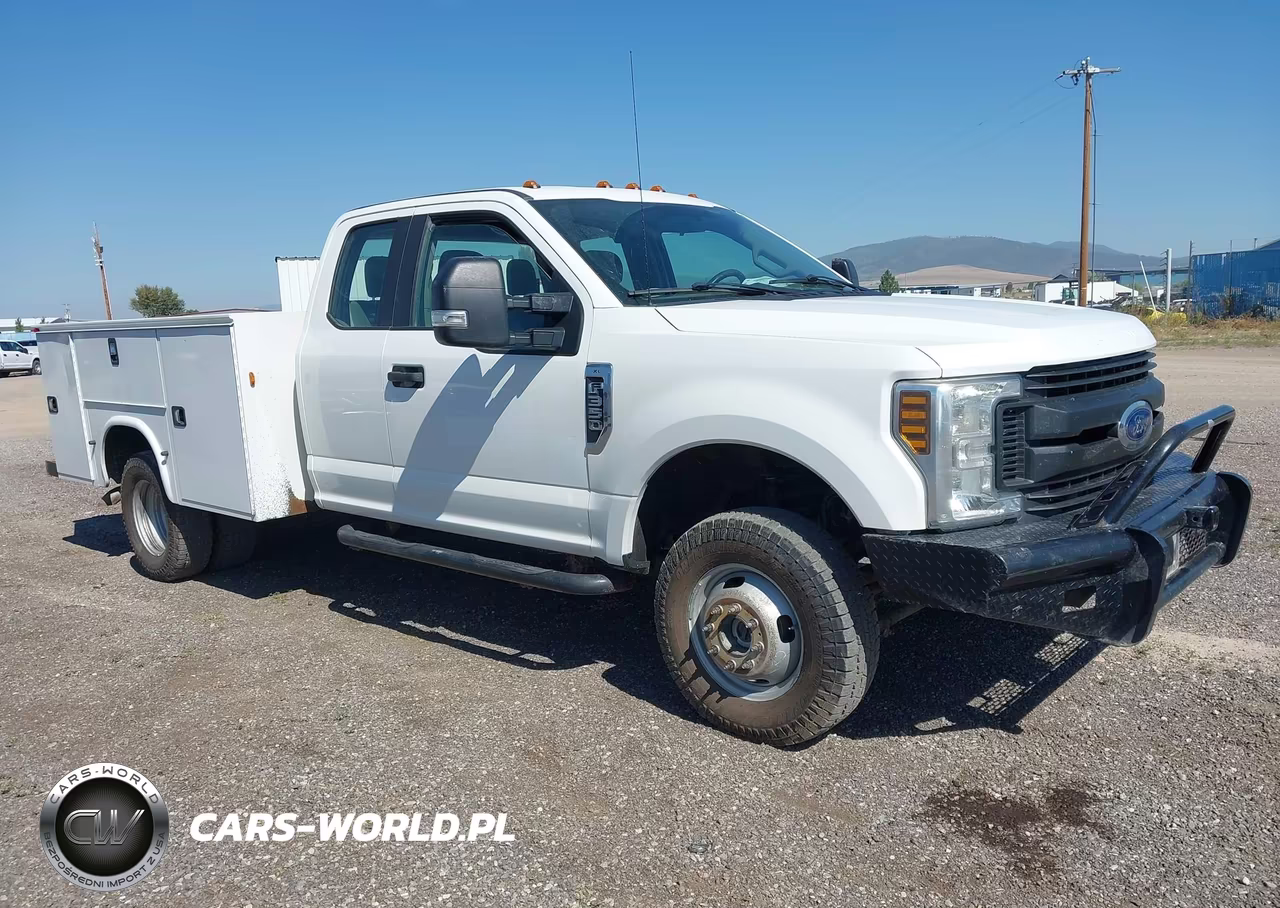 2019 Ford F-350 Chassis Xl VIN:1FD8X3H64KED43713 - 1