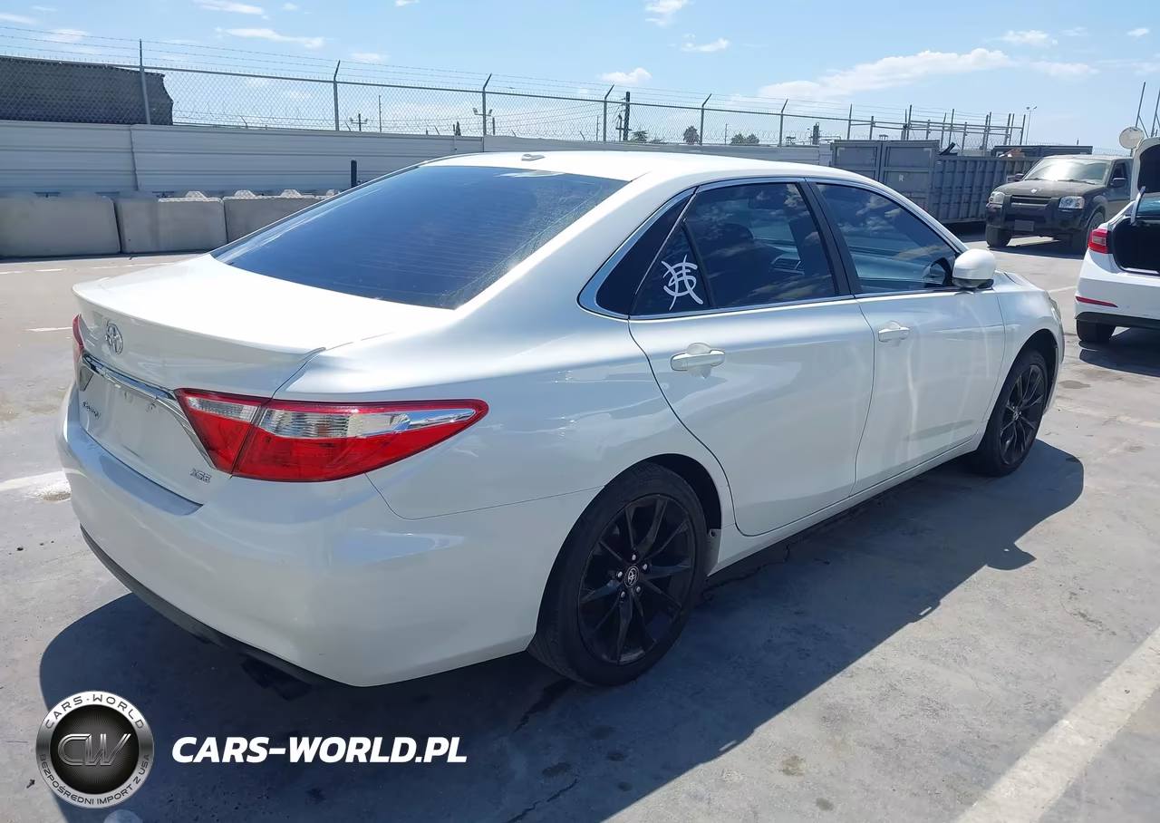 2017 Toyota Camry Xse VIN:4T1BF1FK6HU292601 - 4