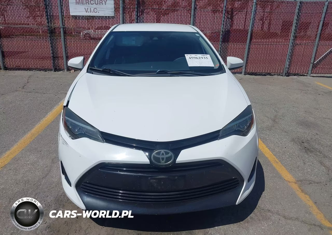 2018 Toyota Corolla Le VIN:5YFBURHE8JP784579 - 13