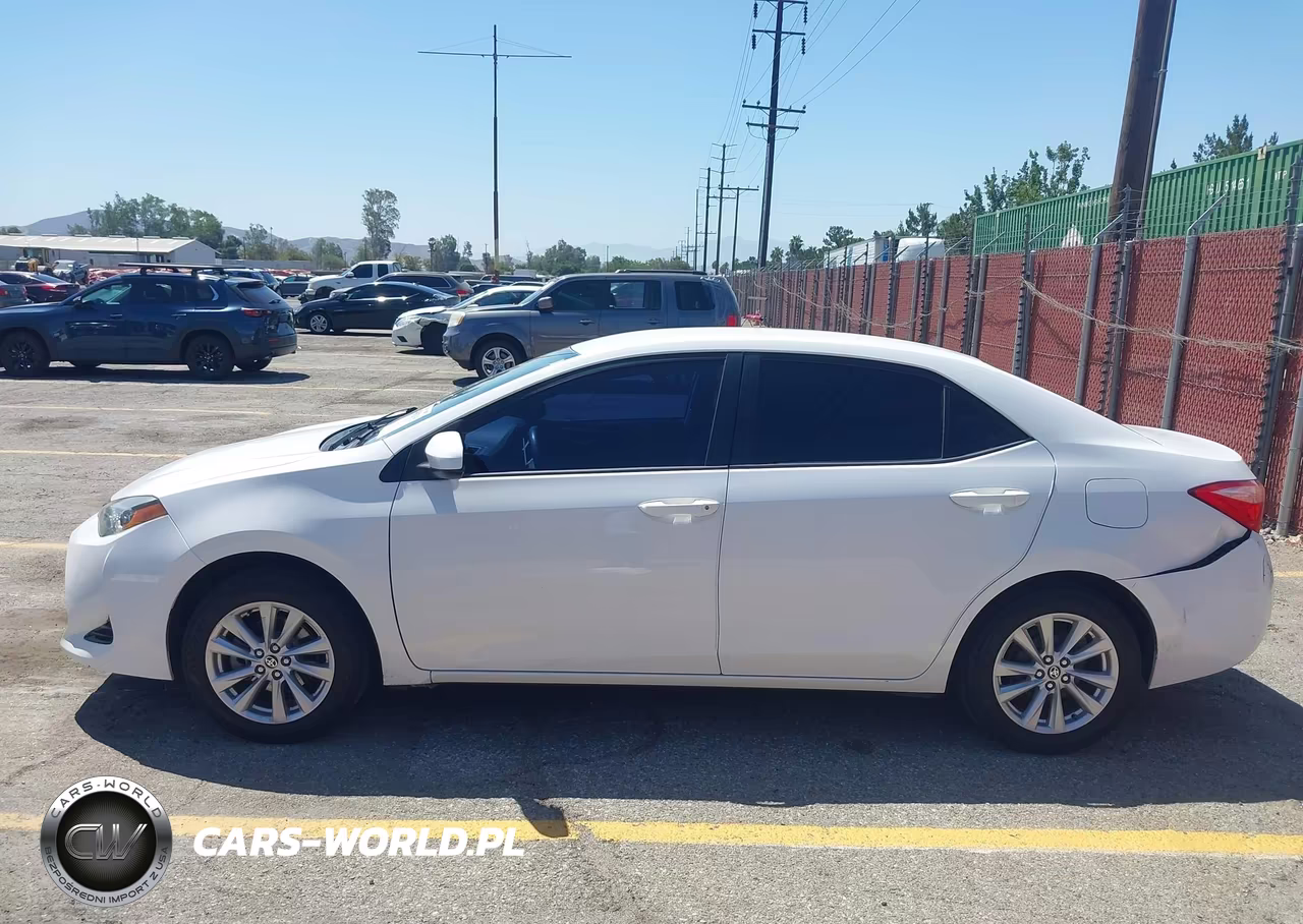 2018 Toyota Corolla Le VIN:5YFBURHE8JP784579 - 15