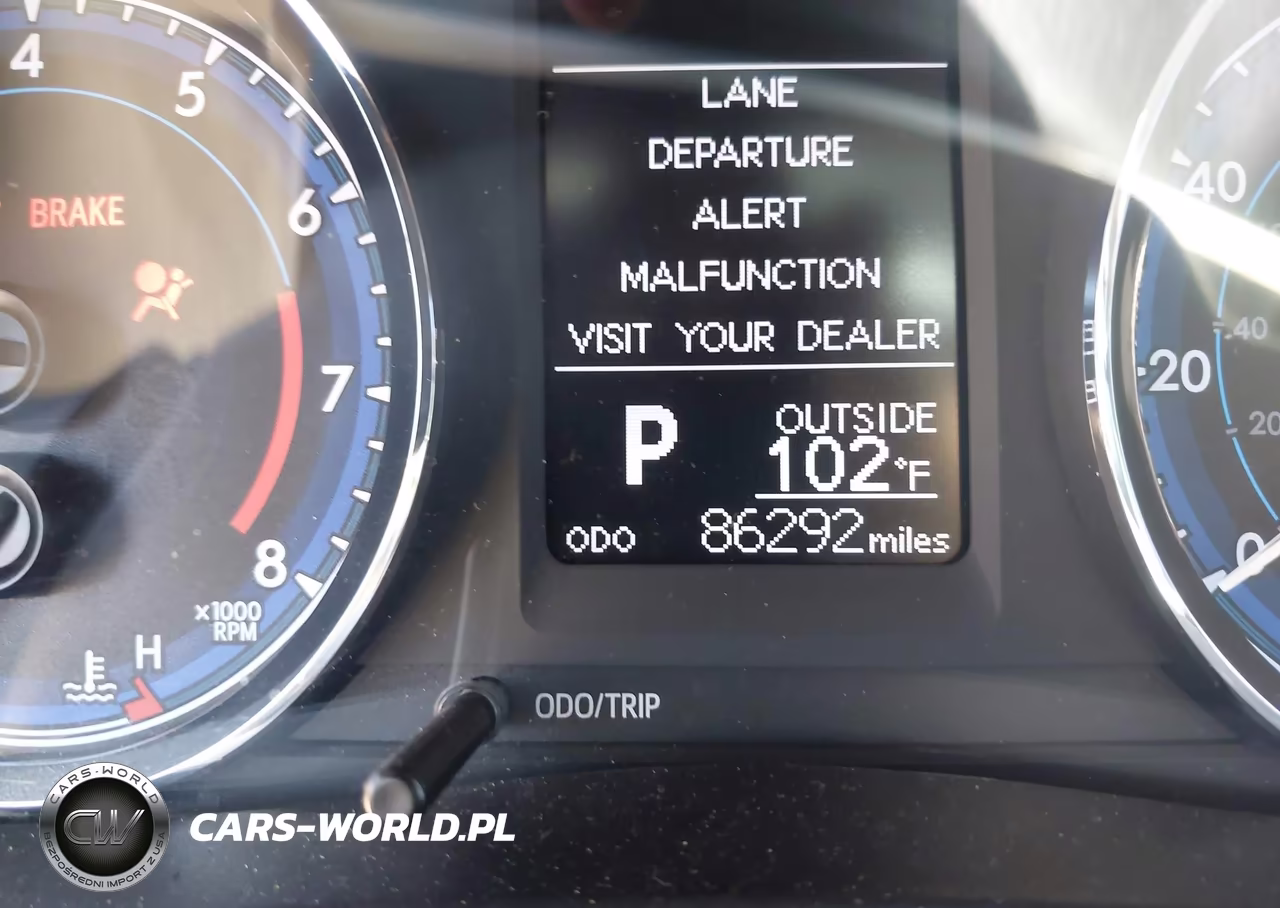 2018 Toyota Corolla Le VIN:5YFBURHE8JP784579 - 16