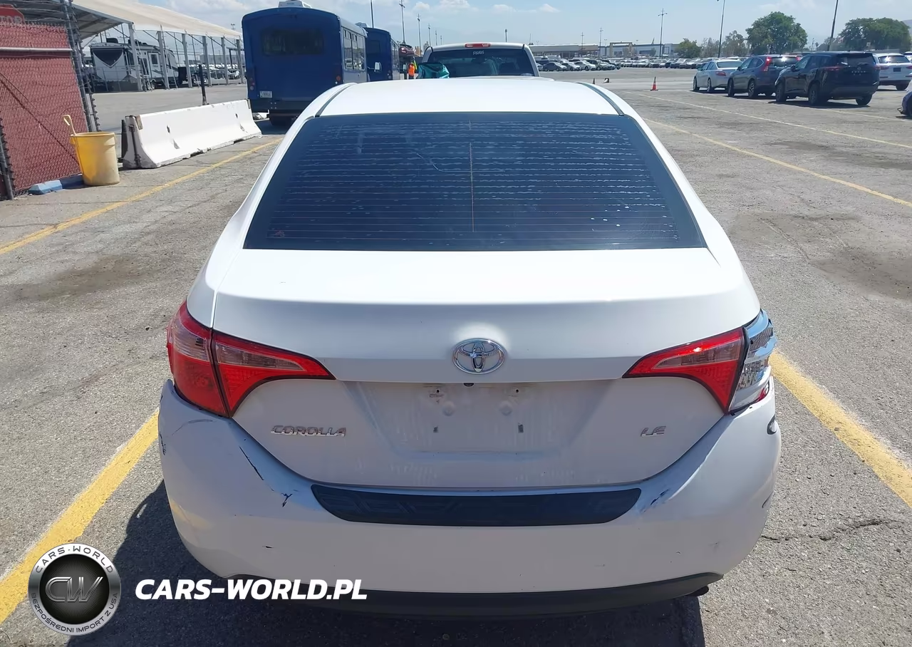 2018 Toyota Corolla Le VIN:5YFBURHE8JP784579 - 17