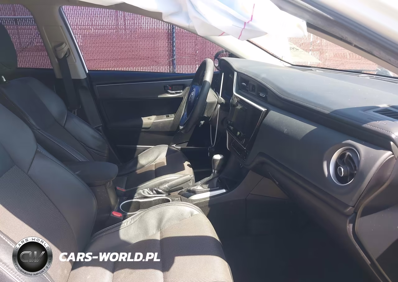 2018 Toyota Corolla Le VIN:5YFBURHE8JP784579 - 5