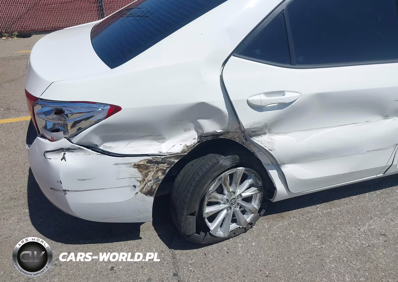 2018 Toyota Corolla Le VIN:5YFBURHE8JP784579 - 6
