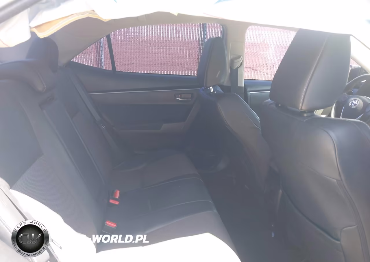 2018 Toyota Corolla Le VIN:5YFBURHE8JP784579 - 8