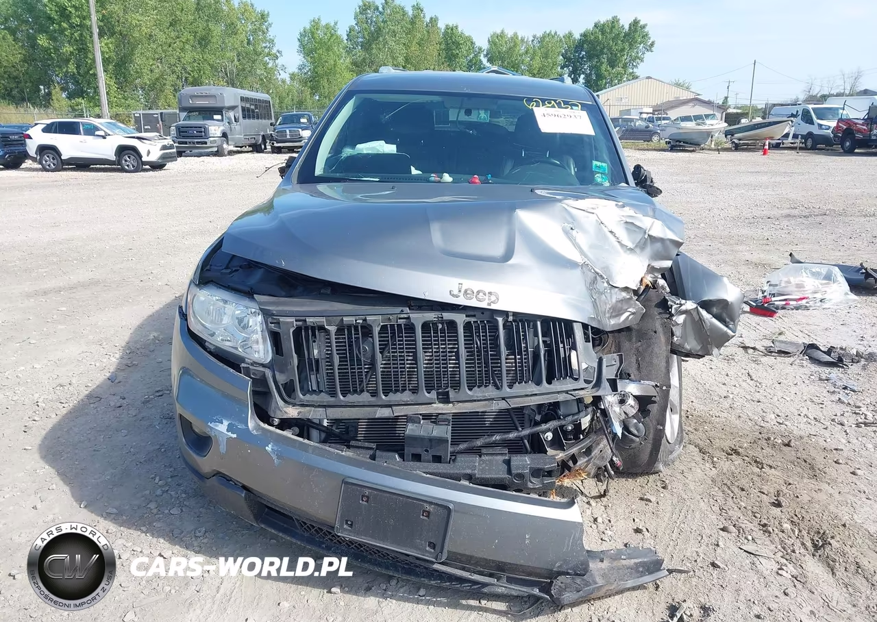 2011 Jeep Grand Cherokee Laredo VIN:1J4RR4GT0BC608584 - 13