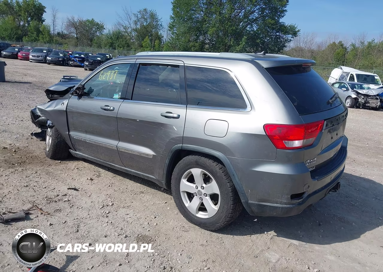 2011 Jeep Grand Cherokee Laredo VIN:1J4RR4GT0BC608584 - 3