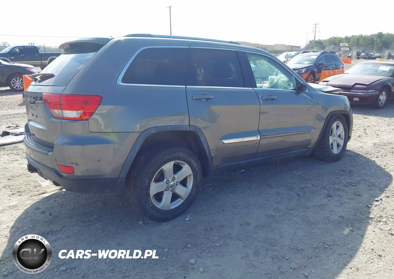 2011 Jeep Grand Cherokee Laredo VIN:1J4RR4GT0BC608584 - 4