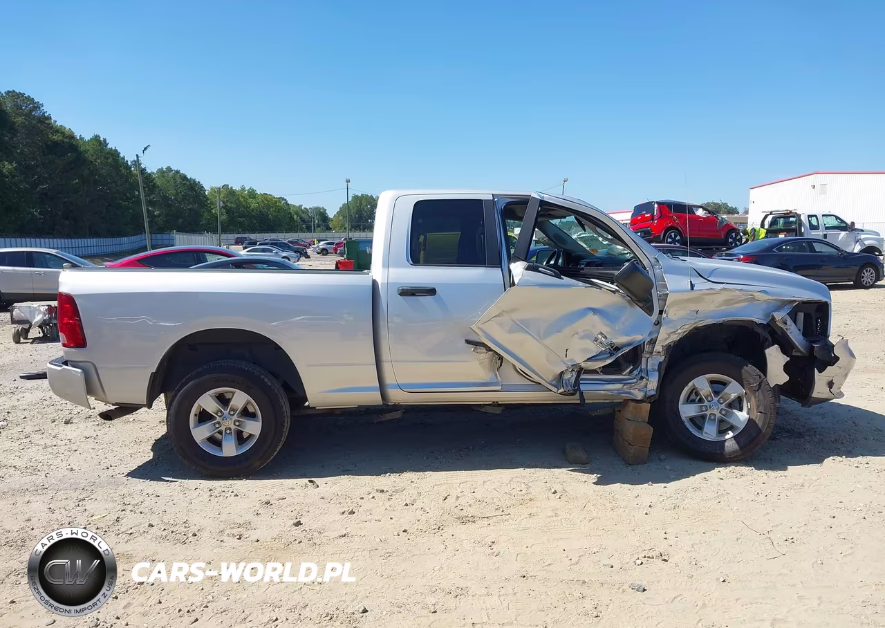 2018 Ram 1500 Express 4X4 6'4 Box VIN:1C6RR7FG0JS246716 - 14
