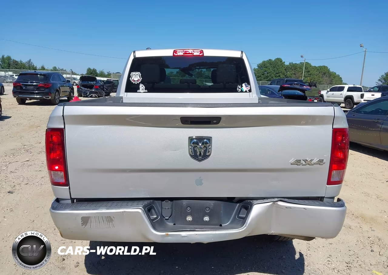 2018 Ram 1500 Express 4X4 6'4 Box VIN:1C6RR7FG0JS246716 - 17