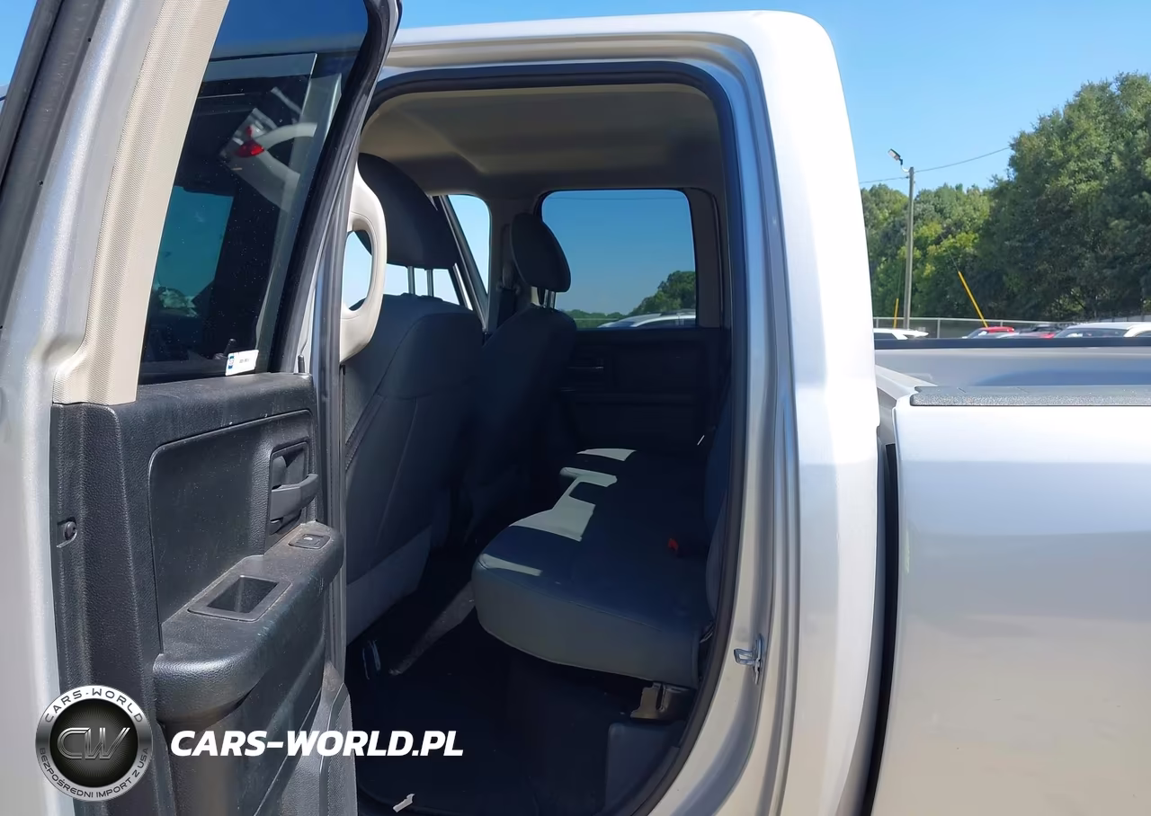 2018 Ram 1500 Express 4X4 6'4 Box VIN:1C6RR7FG0JS246716 - 8