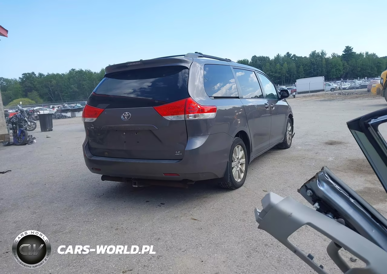 2011 Toyota Sienna Le VIN:5TDJK3DC8BS029184 - 4