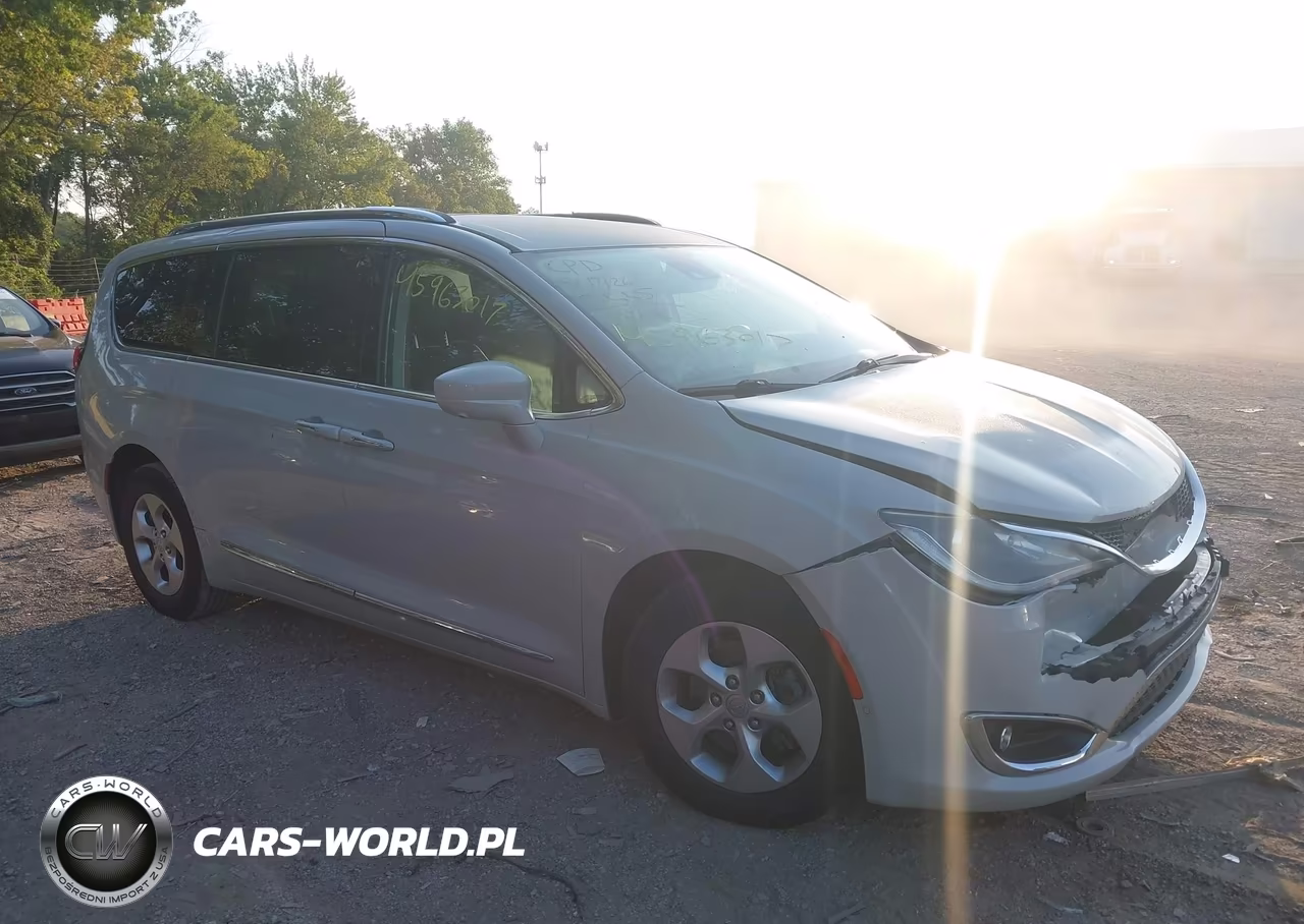 2017 Chrysler Pacifica Touring-L Plus