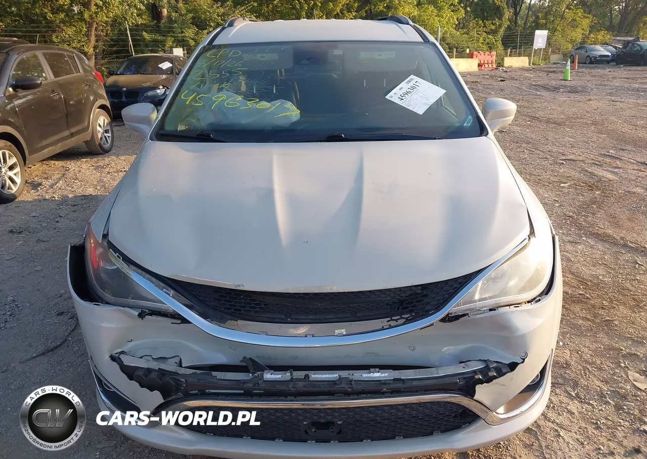 2017 Chrysler Pacifica Touring-L Plus VIN:2C4RC1EG6HR752555 - 12