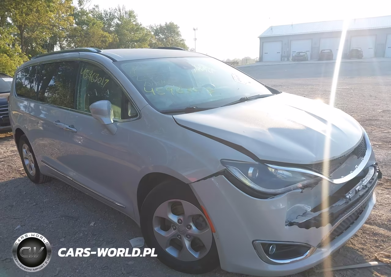 2017 Chrysler Pacifica Touring-L Plus VIN:2C4RC1EG6HR752555 - 6