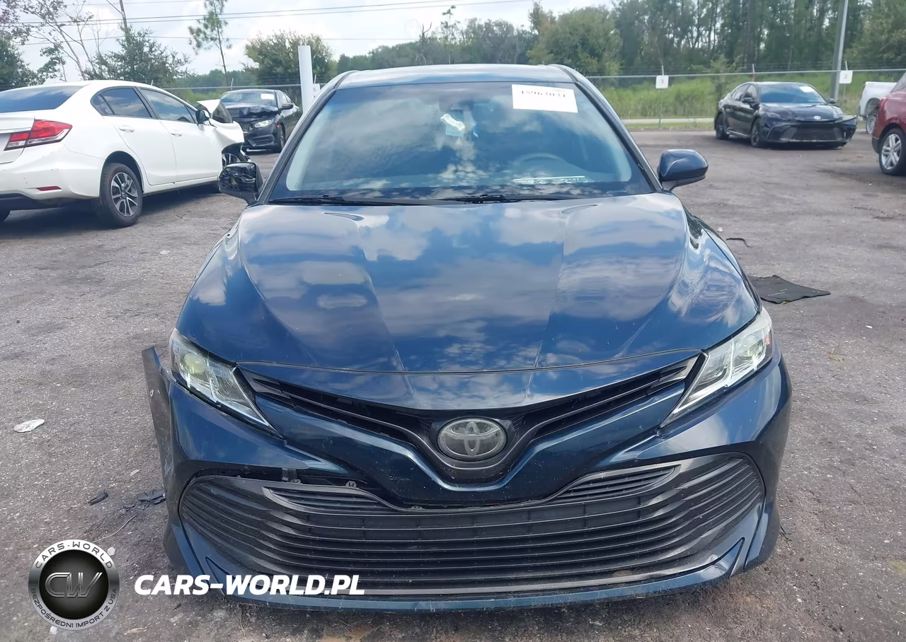 2018 Toyota Camry Le VIN:4T1B11HK3JU627654 - 12