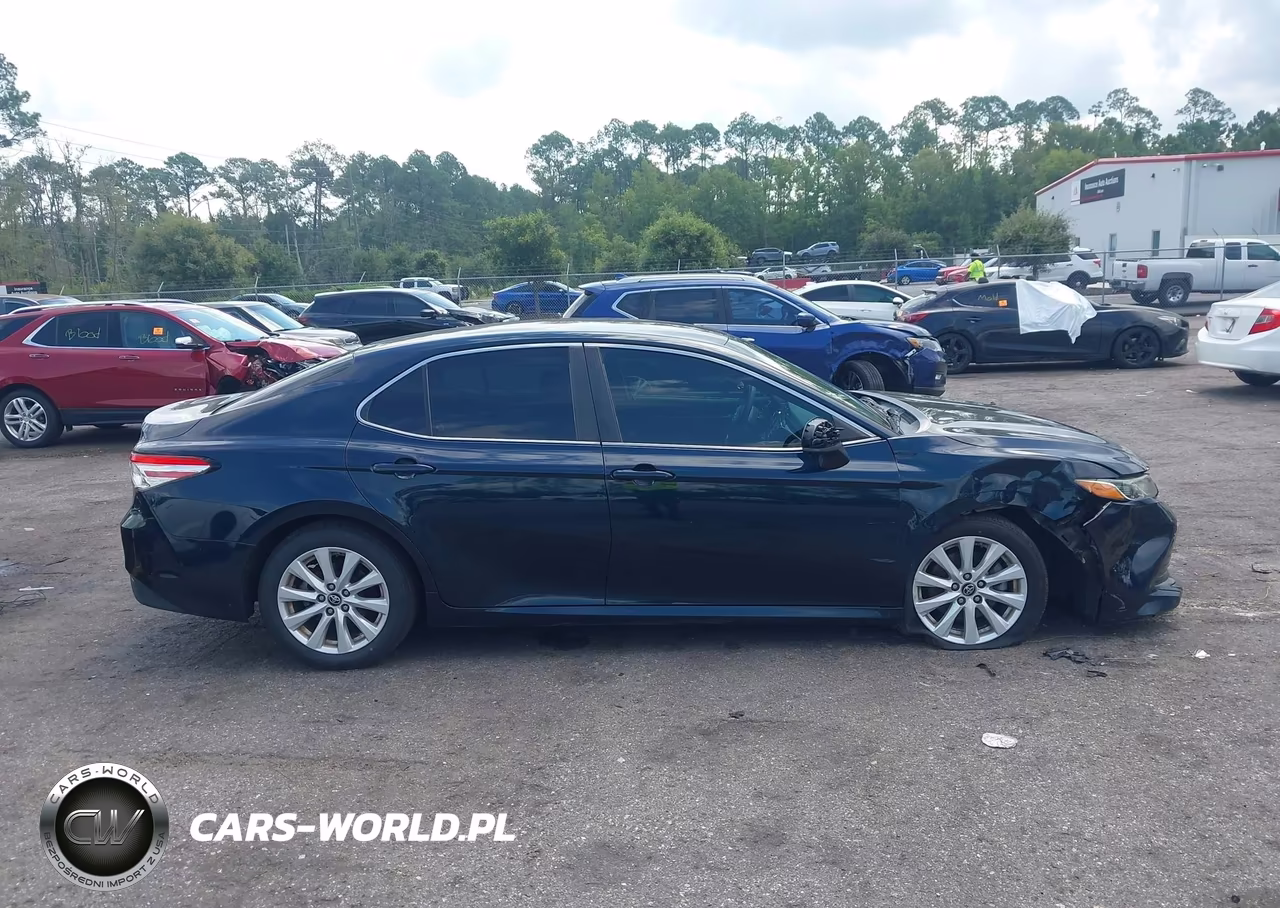 2018 Toyota Camry Le VIN:4T1B11HK3JU627654 - 13