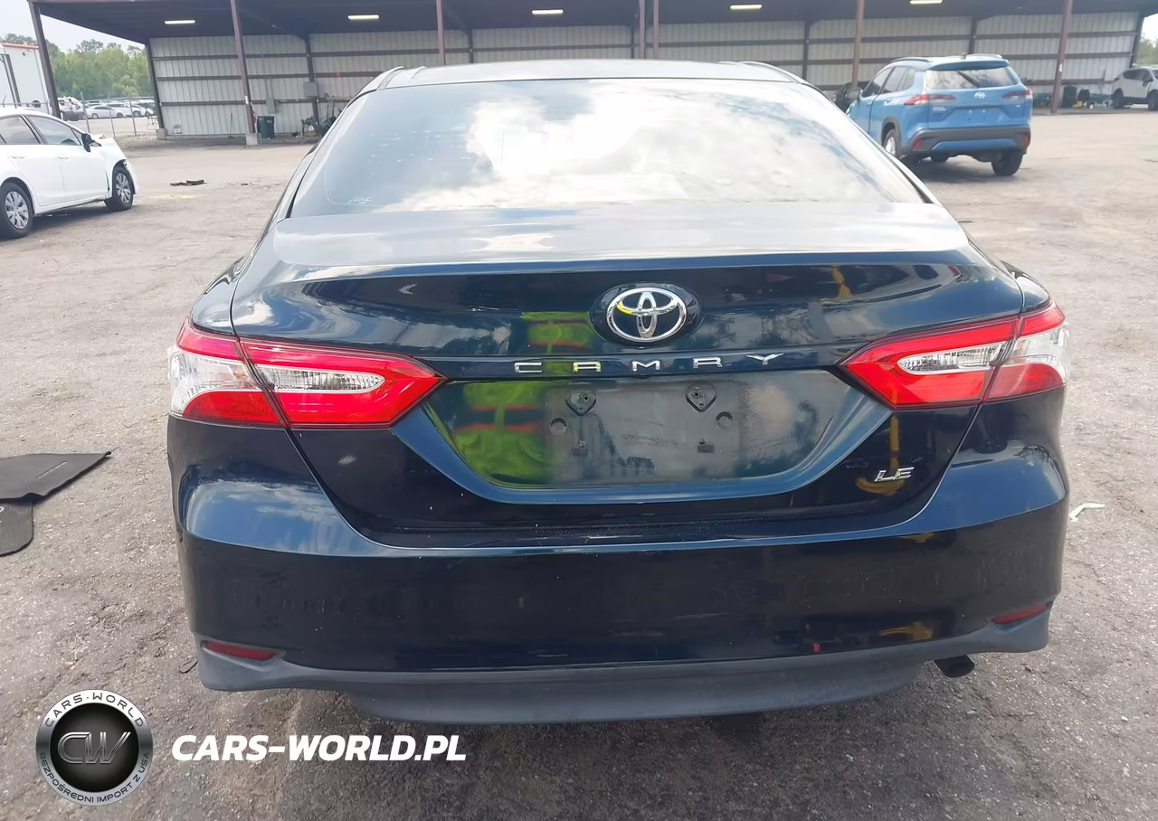 2018 Toyota Camry Le VIN:4T1B11HK3JU627654 - 16