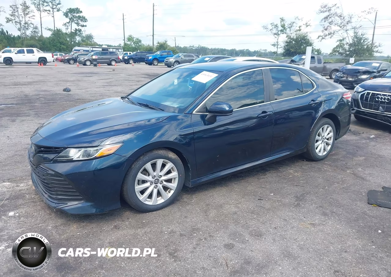 2018 Toyota Camry Le VIN:4T1B11HK3JU627654 - 2