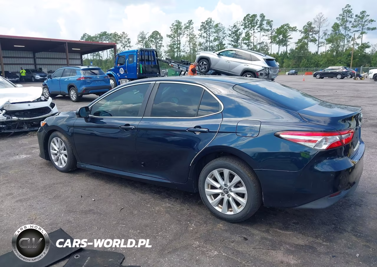 2018 Toyota Camry Le VIN:4T1B11HK3JU627654 - 3