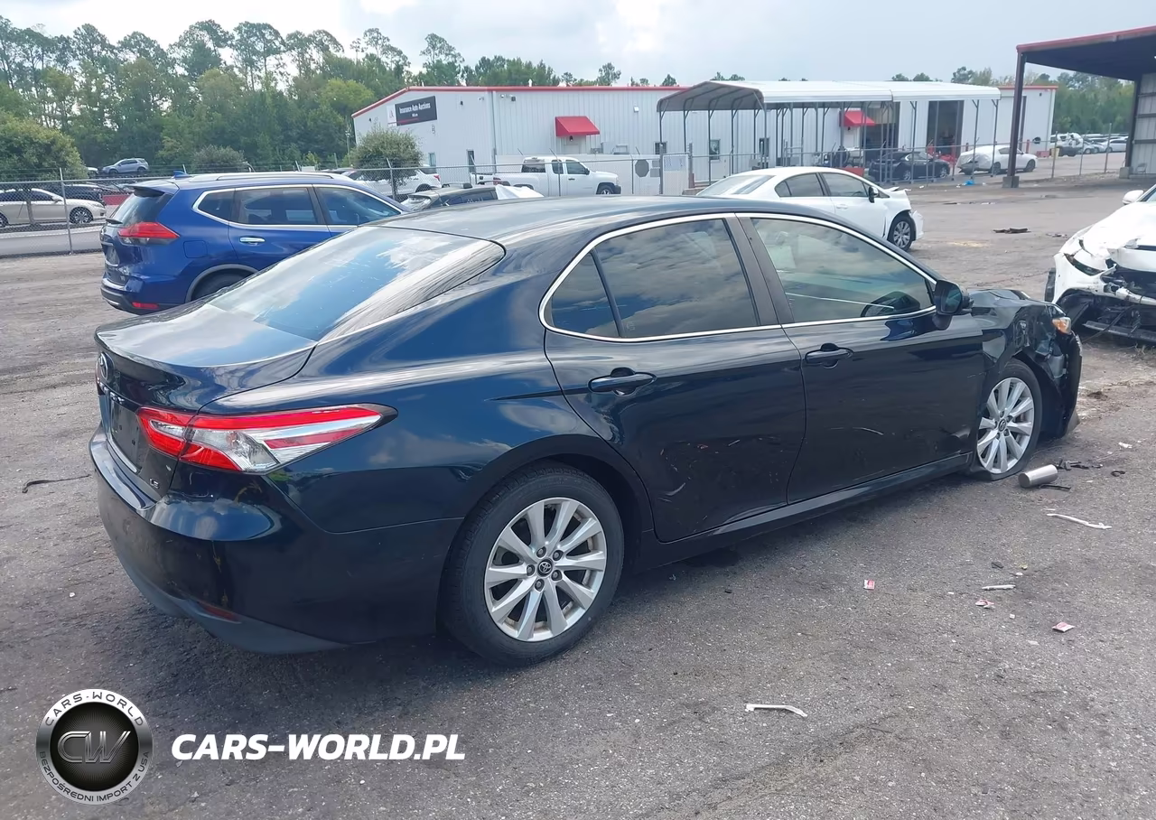 2018 Toyota Camry Le VIN:4T1B11HK3JU627654 - 4