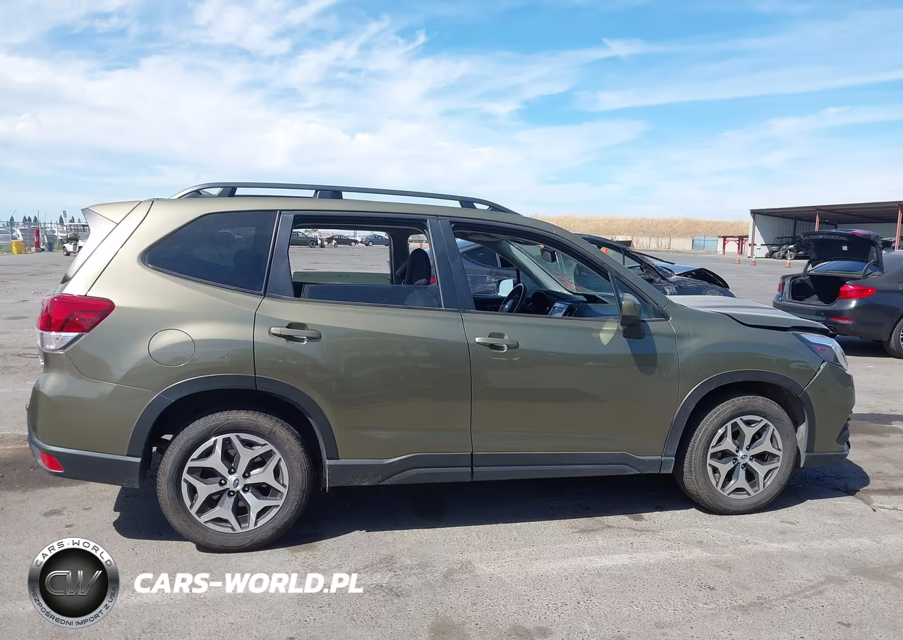 2022 Subaru Forester Premium VIN:JF2SKAEC4NH416705 - 13