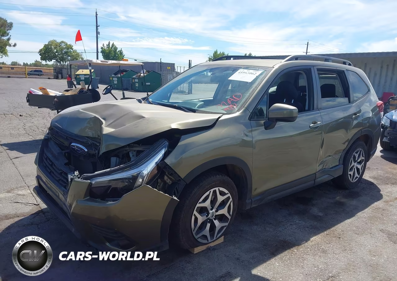 2022 Subaru Forester Premium VIN:JF2SKAEC4NH416705 - 2
