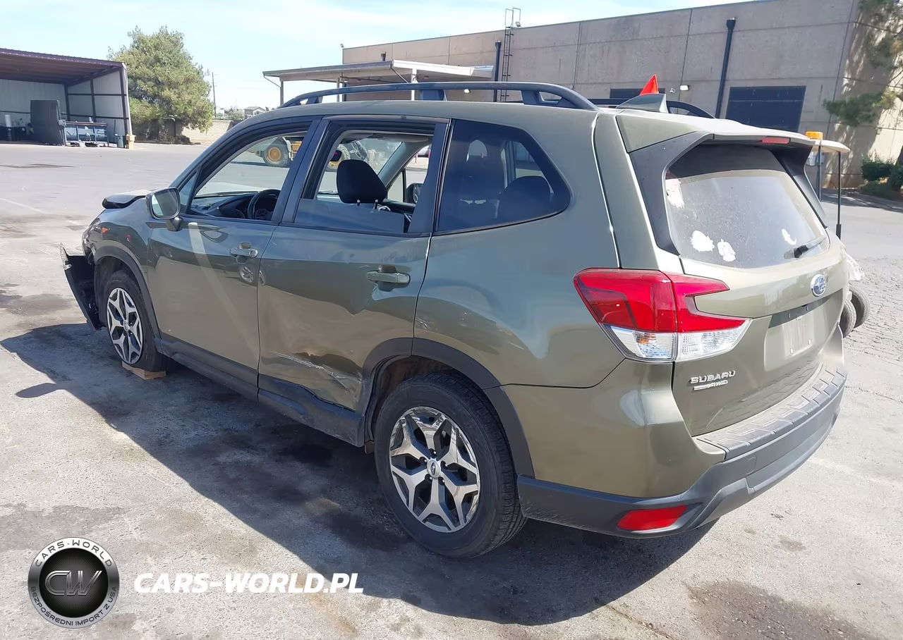 2022 Subaru Forester Premium VIN:JF2SKAEC4NH416705 - 3